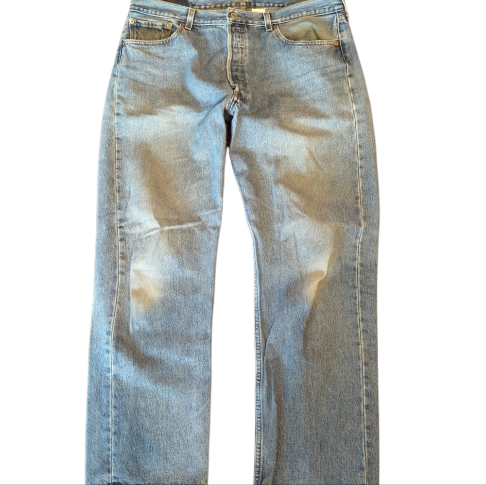Levi's 501 high waist fly front vintage denim jeans. W38 L30